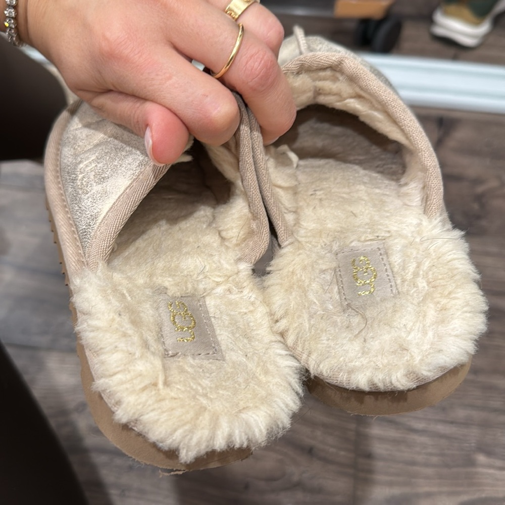 Ugg - Picture 5 of 6